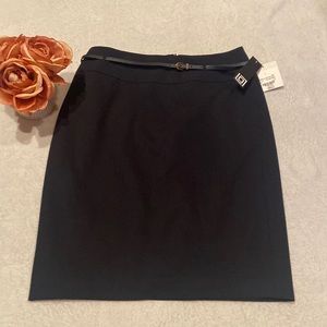 LIZ CLAIBORNE NWT Size 6 Essential Belted Skirt Navy